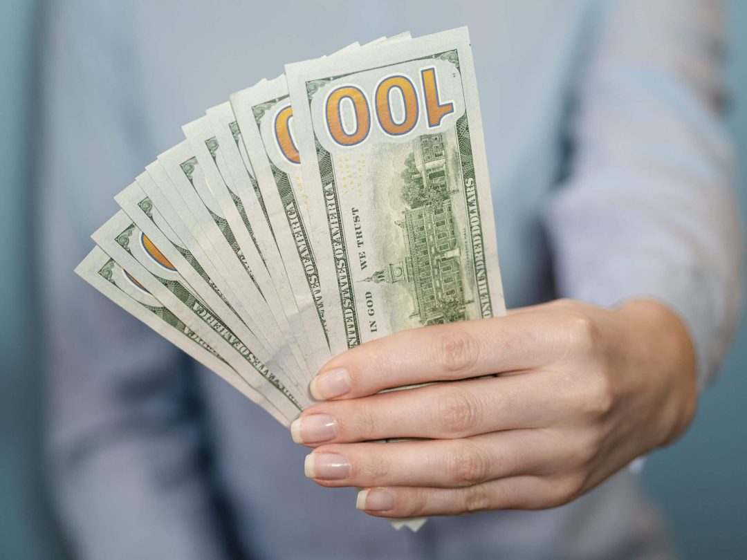 CAN I INVEST WITH $100 INTO MOONRIG ?