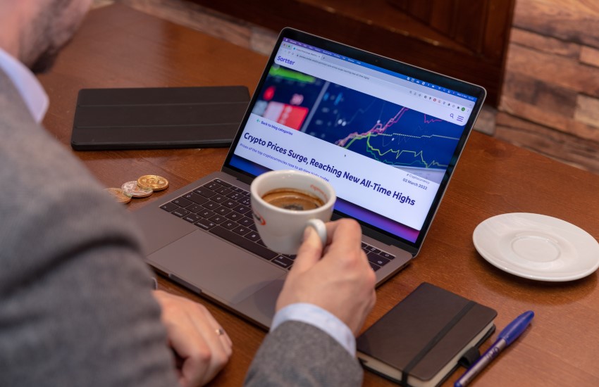 Santiment Reports Abnormal Correlation Between LINK’s Price and Supply